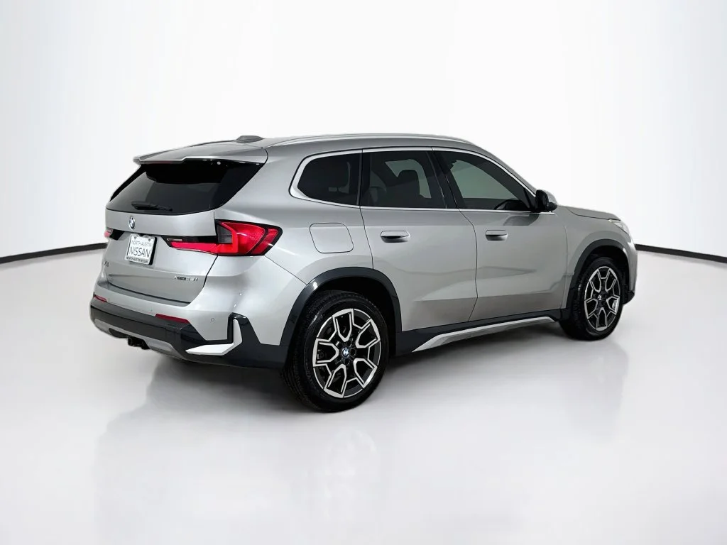 Used 2024 Silver BMW xDrive28i image 7