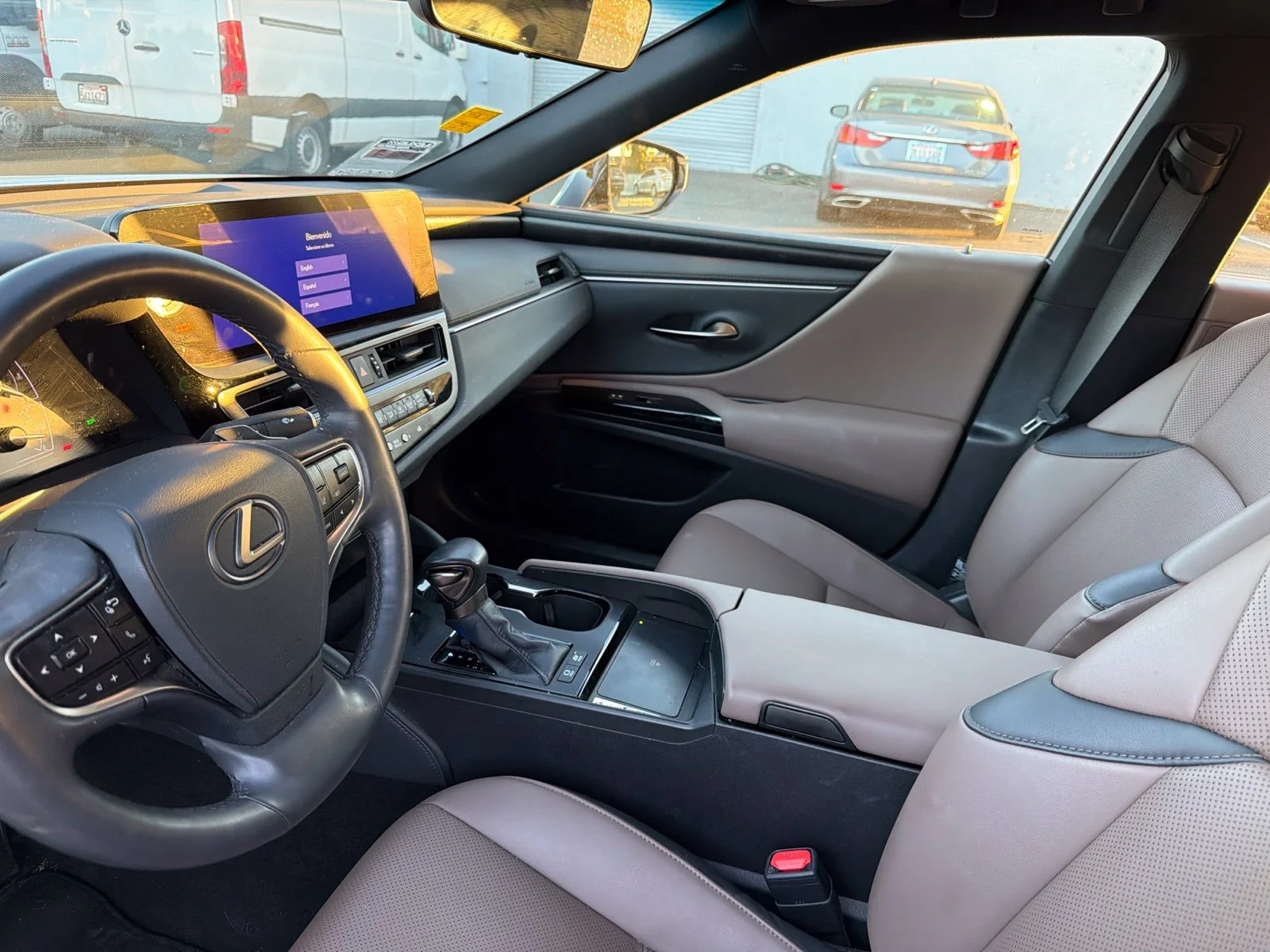 Used 2023 White Pearl Lexus 300h image 10