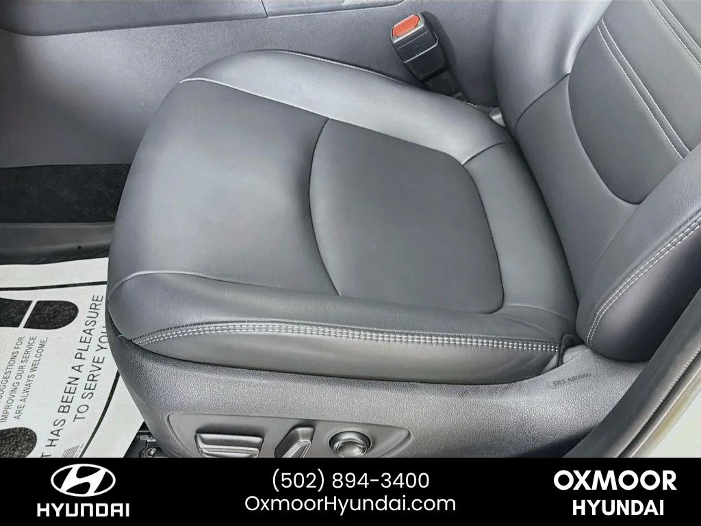 Used 2025 Wind Chill Pearl Toyota Hybrid XLE Premium image 19