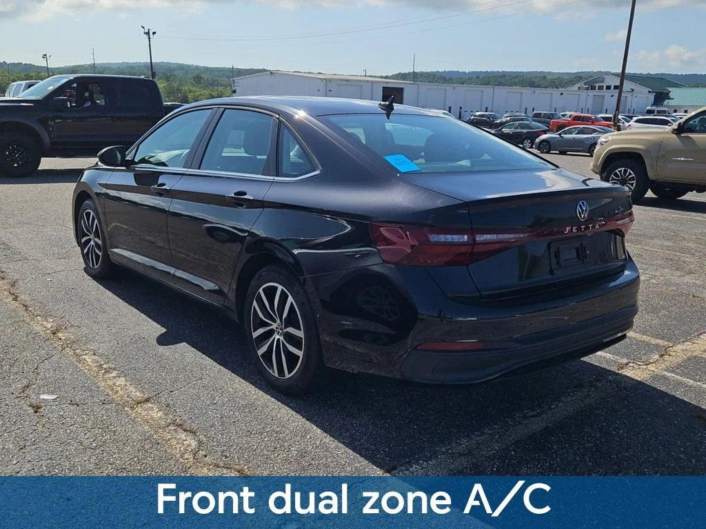 Used 2025 Black Volkswagen 1.5T SE image 8