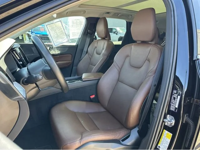 Used 2020 Black Volvo Momentum image 23