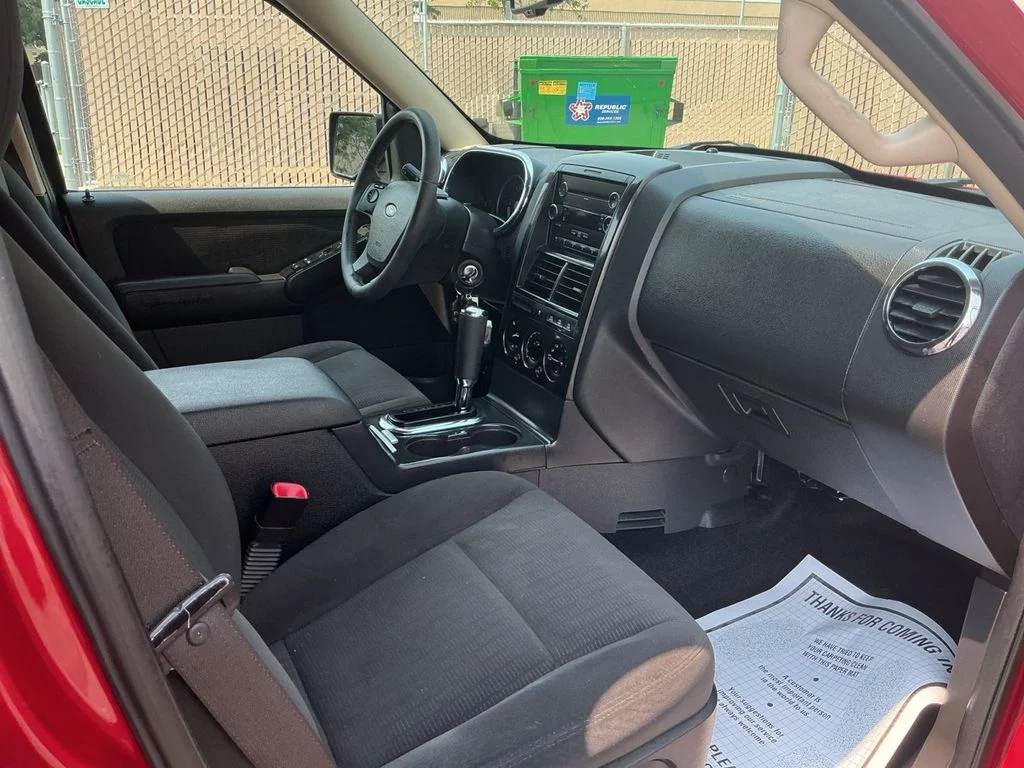 Used 2010 Red Ford XLT image 24