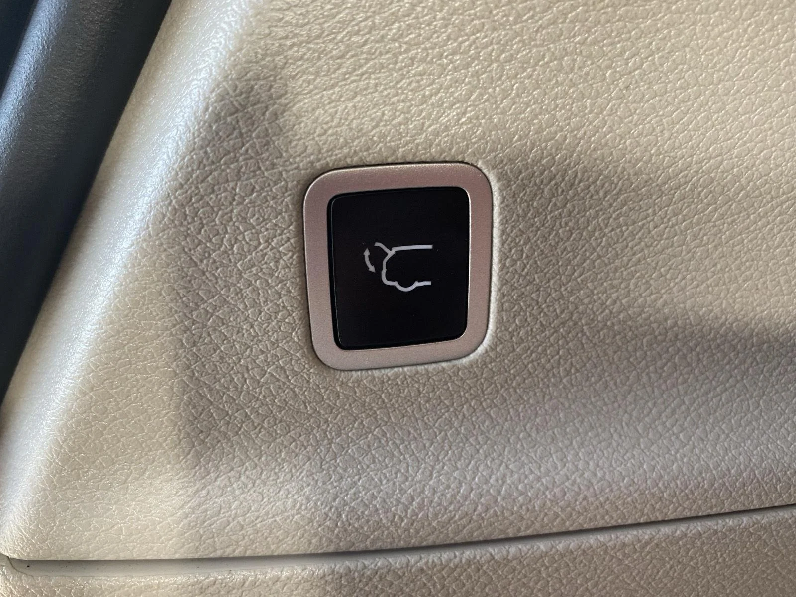 Used 2023 Brilliant Black Crystal Pearlcoat Chrysler Touring L image 8