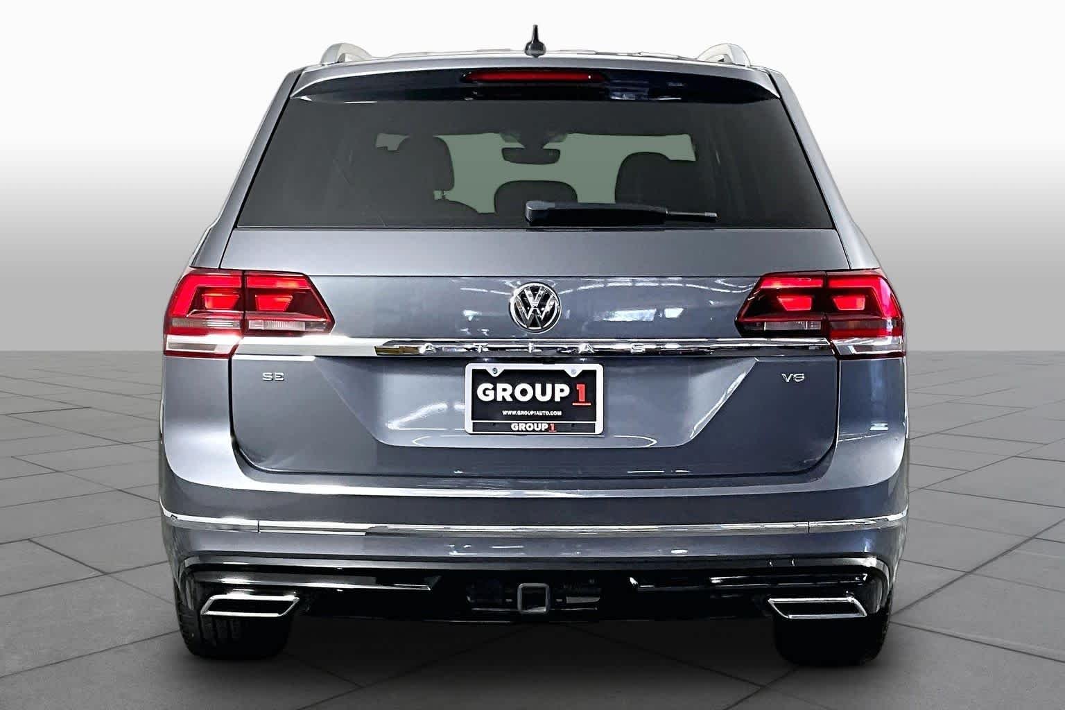 Used 2018 Platinum Gray Metallic Volkswagen 3.6L V6 SE w/Technology image 5