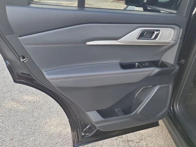 New 2027 Black Metallic Ford Active image 10