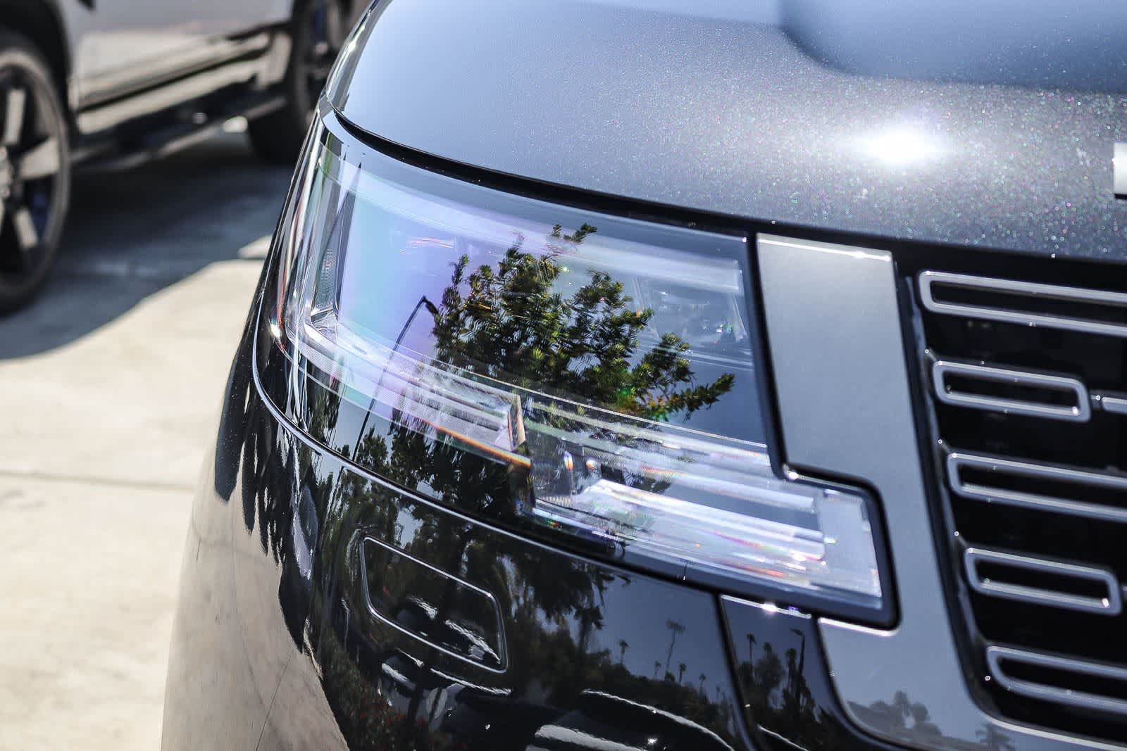 New 2026 Santorini Black Land Rover SE image 10