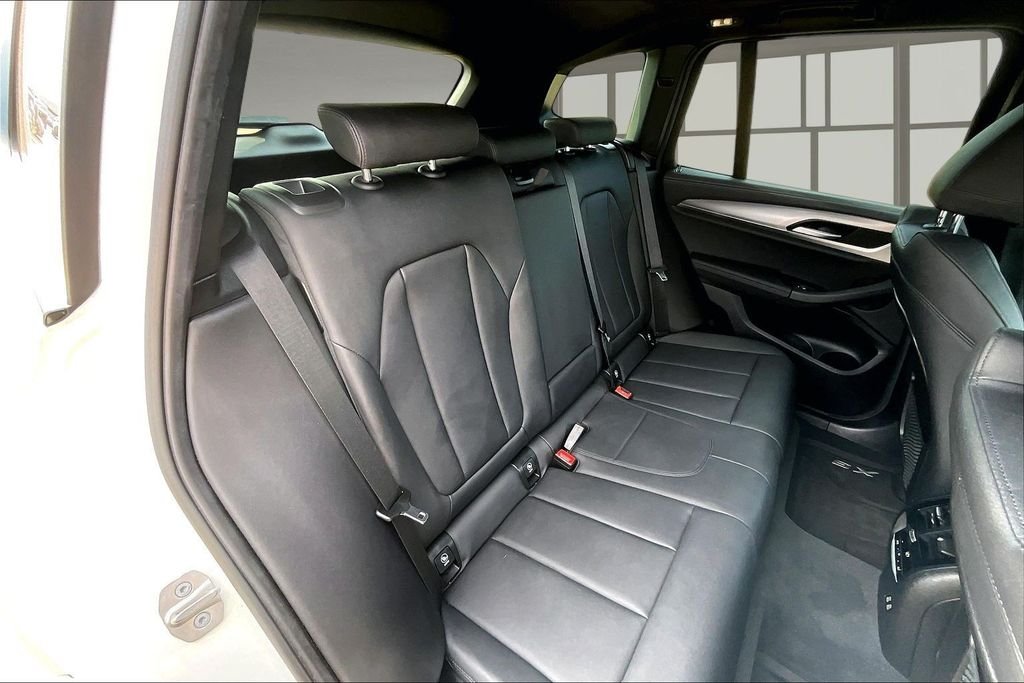 Used 2021 White BMW xDrive30i image 27