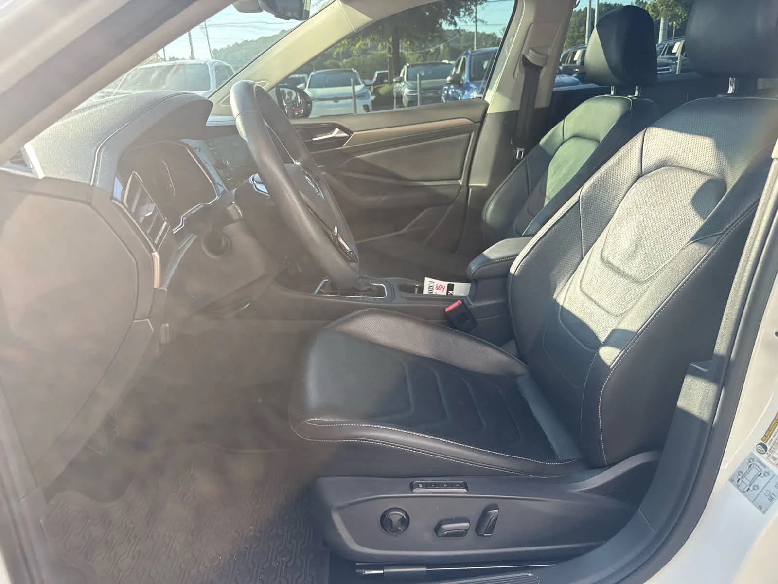 Used 2020 Pure White Volkswagen SEL Premium image 17