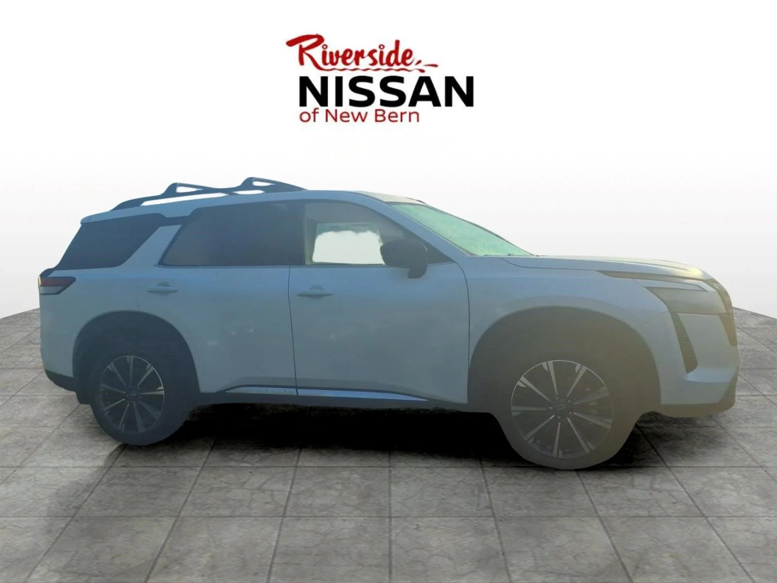 New 2026 Everest White Pearl TriCoat Nissan Platinum image 3