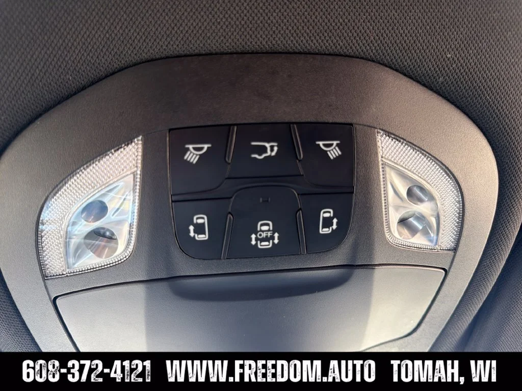 Used 2025 White Chrysler Select image 21