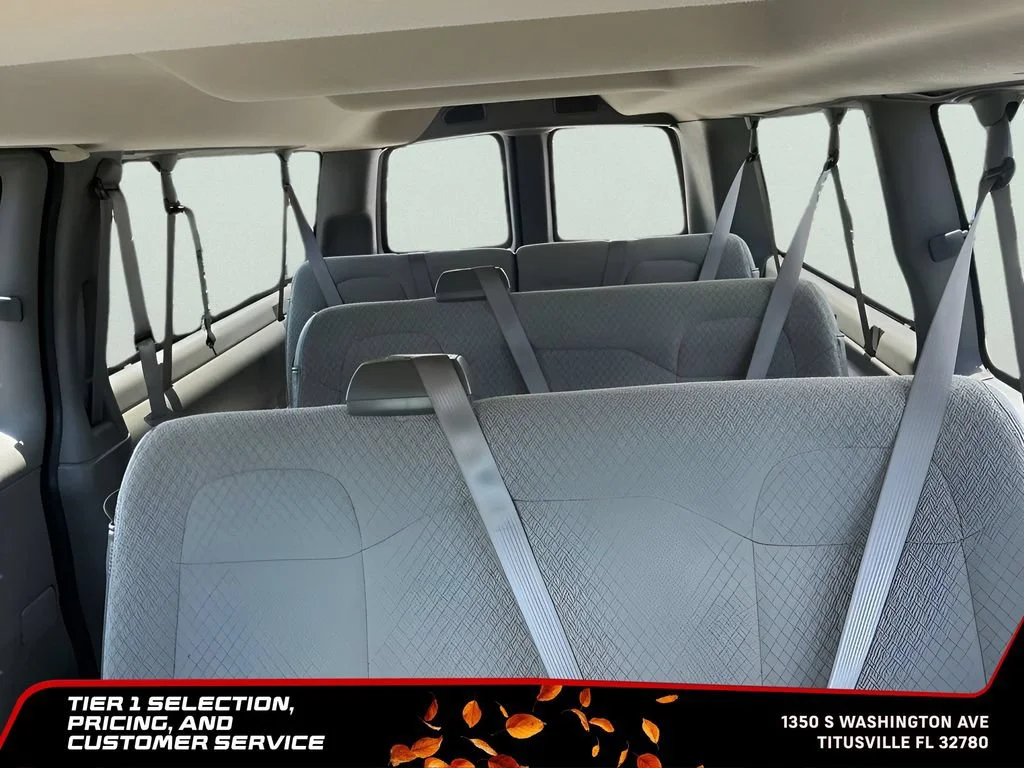 Used 2025 Summit White Chevrolet 1LT image 32