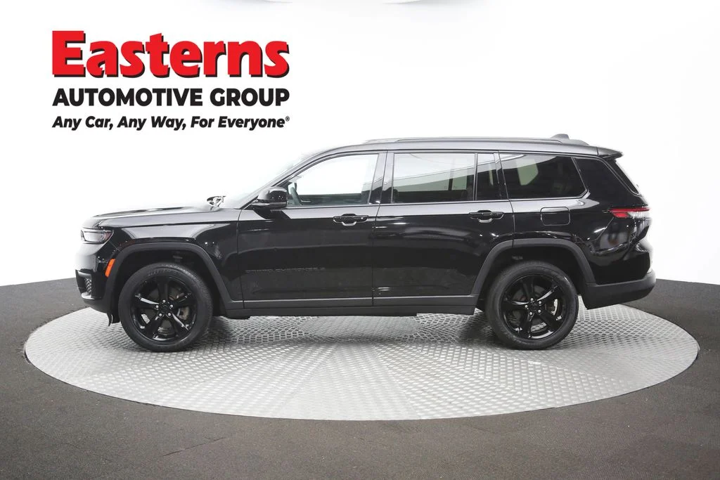 Used 2023 Black Jeep Altitude image 61