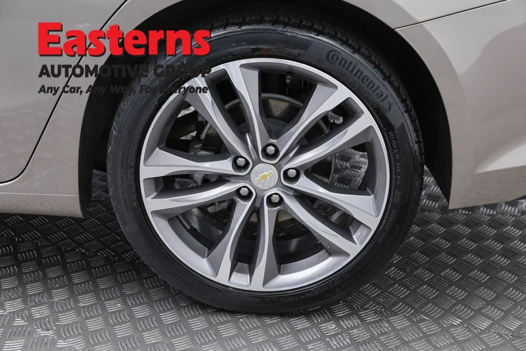 Used 2024 Gray Chevrolet LT image 36