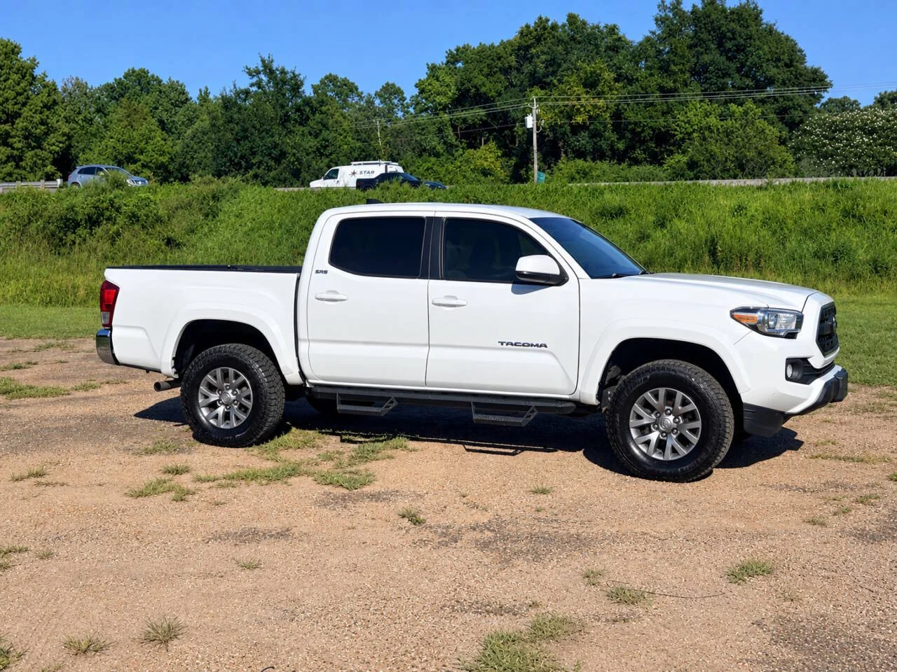 Used 2017 White Toyota SR5 V6 4x2 4dr Double Cab 5.0 ft SB image 7