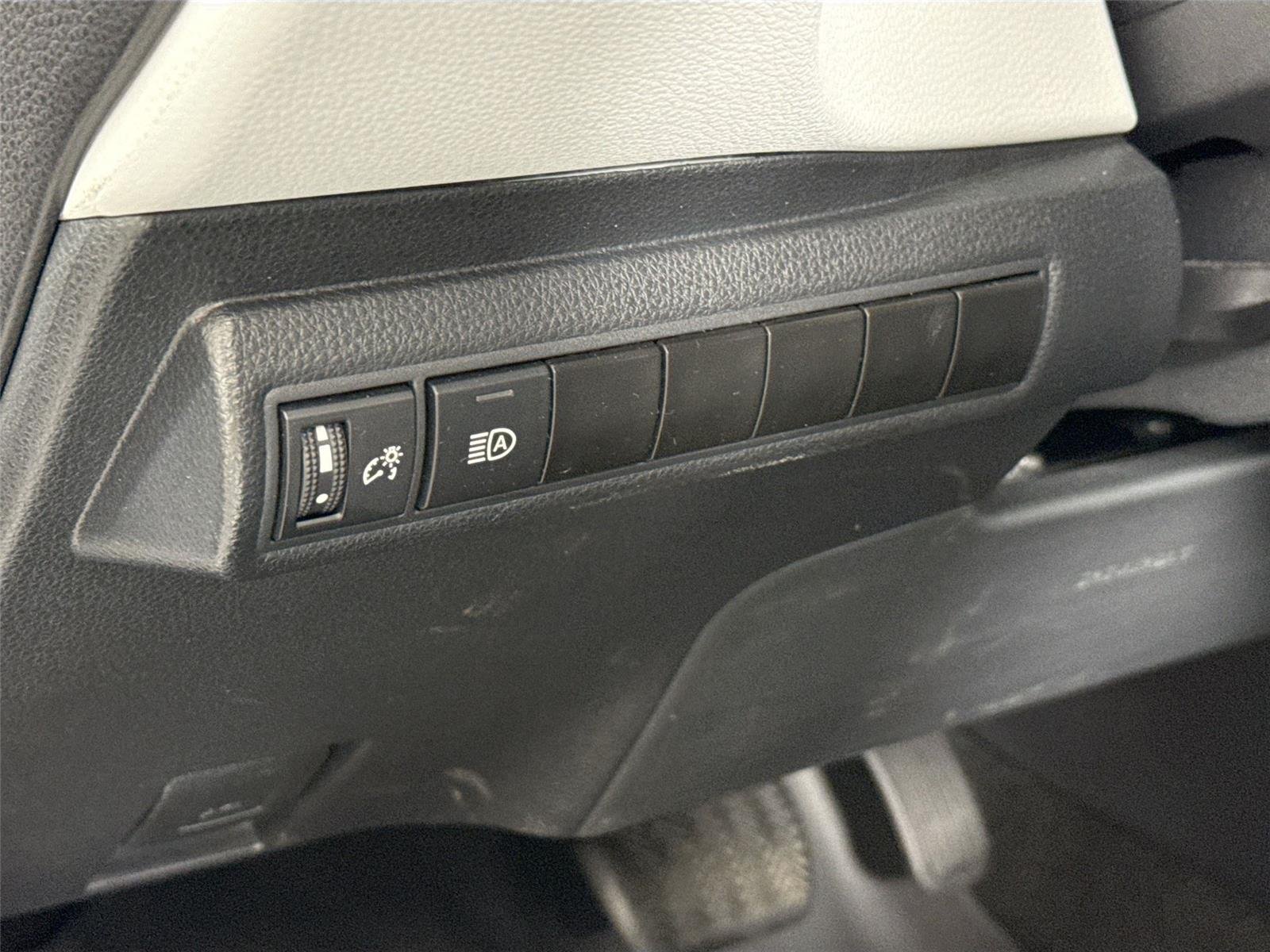 Certified Used 2024 Ice Cap Toyota SE image 15