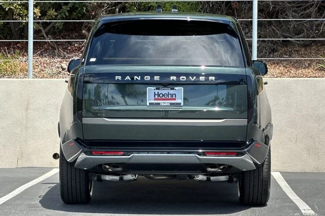 New 2026 Belgravia Green Land Rover SE image 4