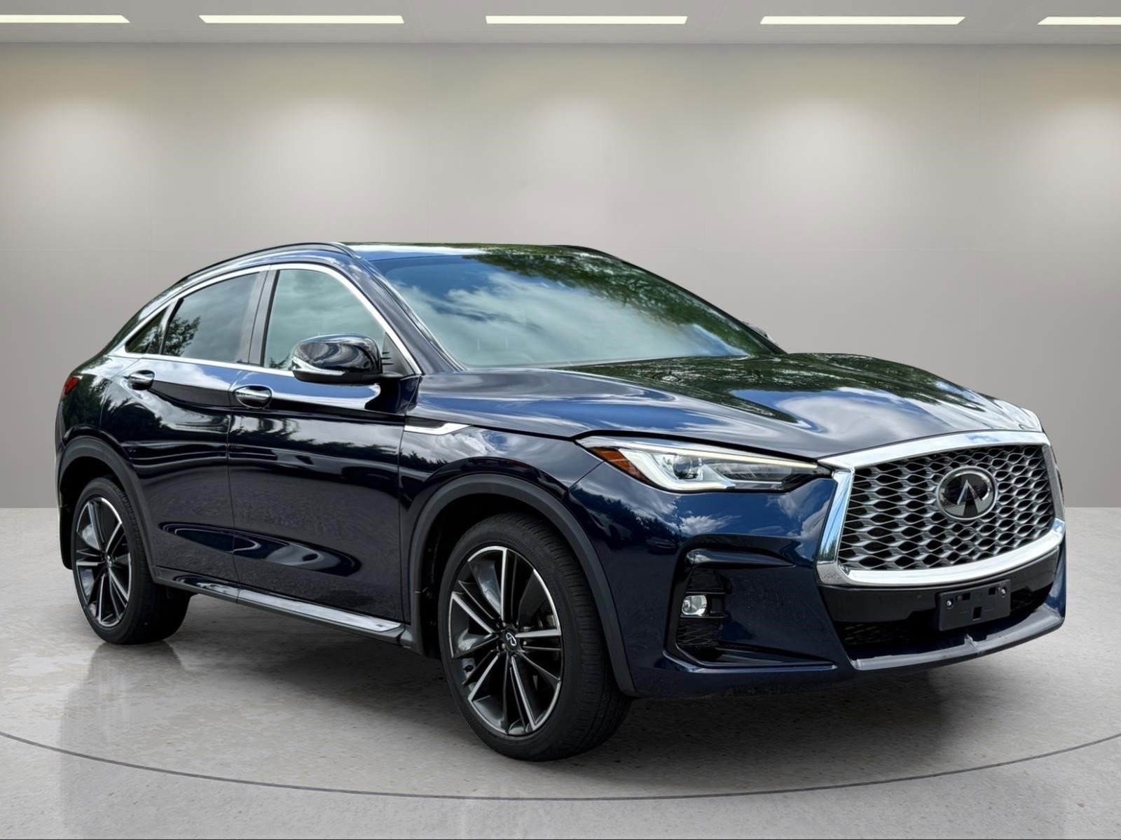 Used 2023 Hermosa Blue INFINITI LUXE image 3