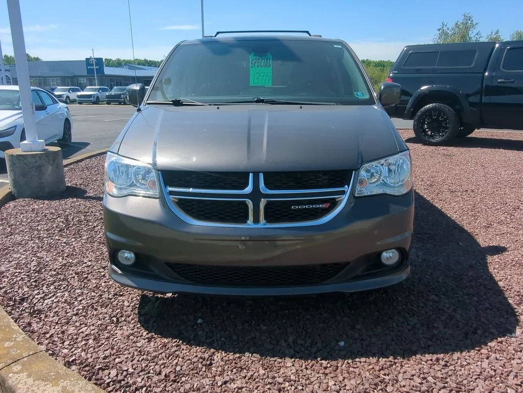 Used 2019 Gray Dodge SXT image 3