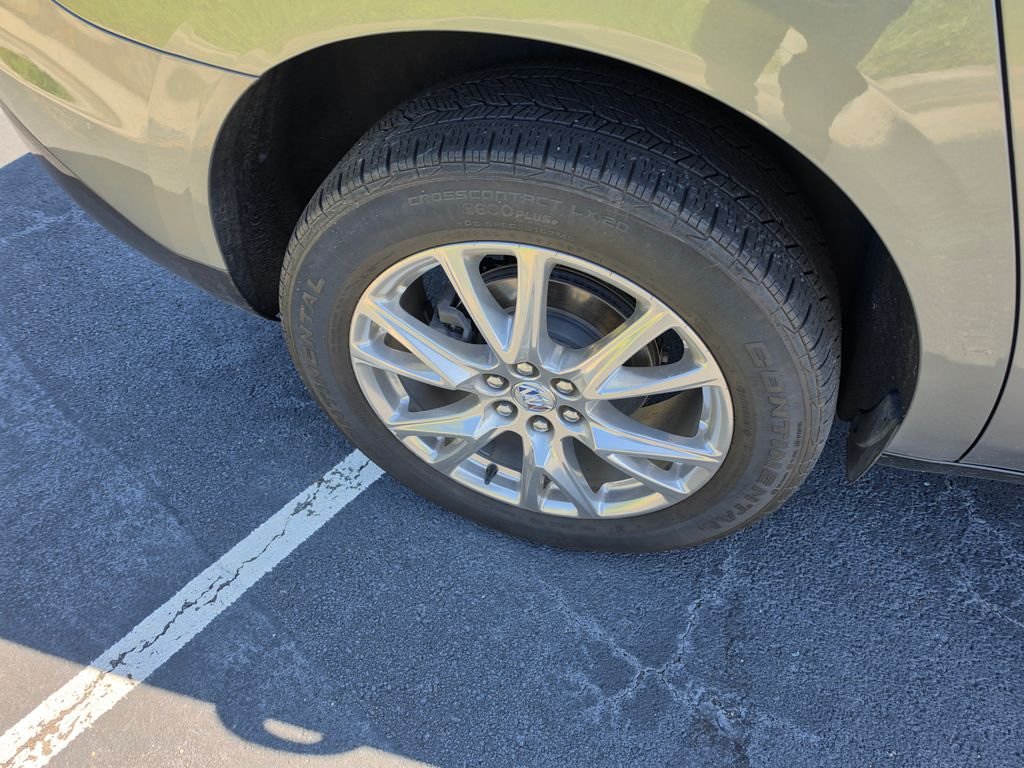 Used 2023 Green Buick Essence image 9