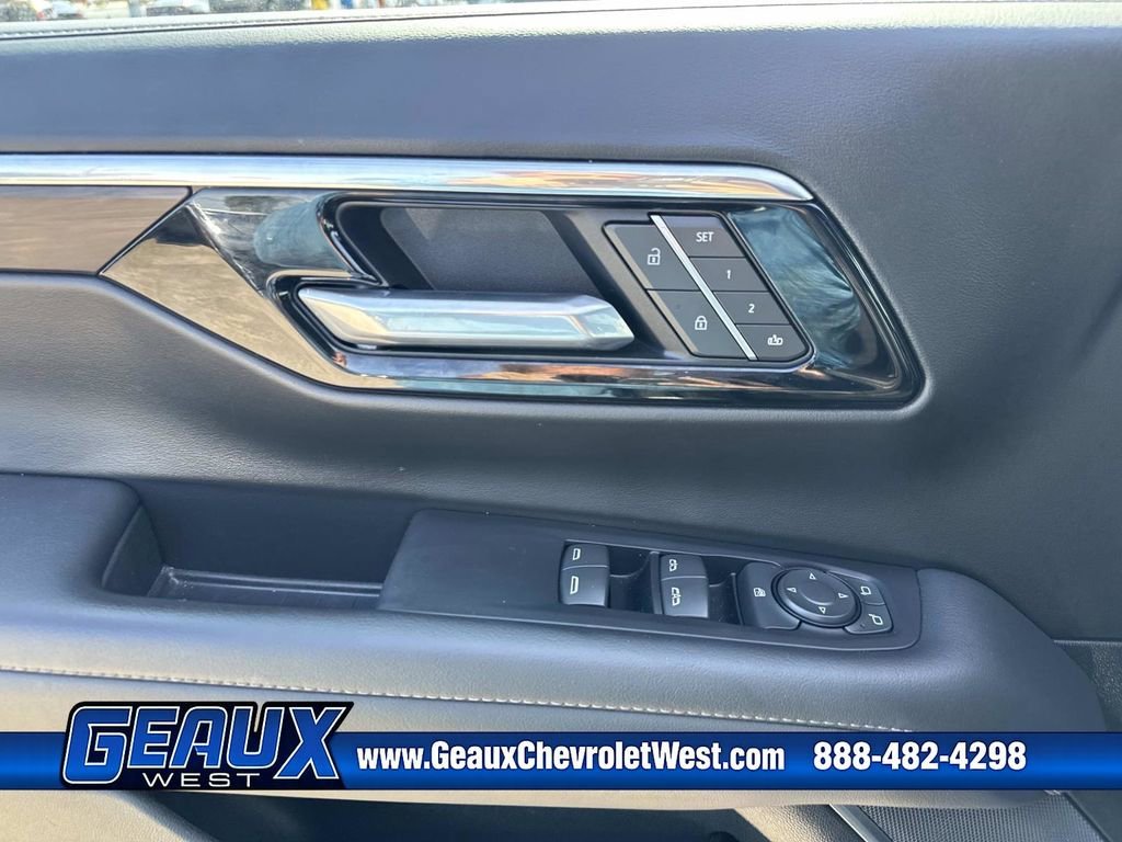 Used 2025 Black Chevrolet Z71 image 44