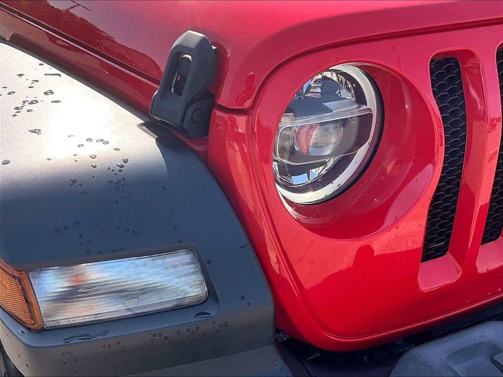 Used 2021 Red Jeep Sport S image 32