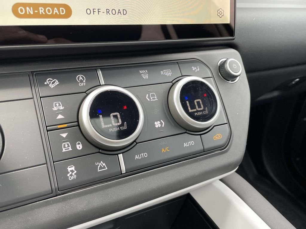 New 2026 Woolstone Green Land Rover X-Dynamic SE image 27