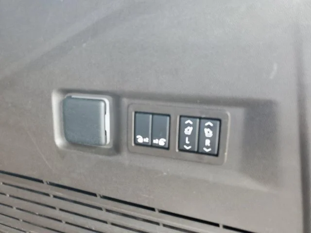 Used 2021 WHITE FROST TRICOAT GMC Denali image 37
