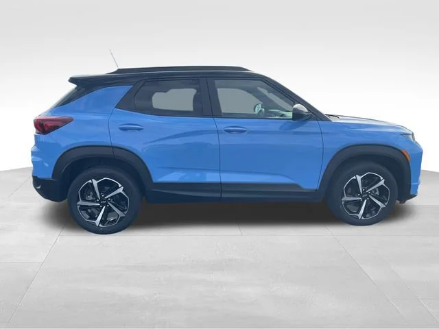 Used 2023 Fountain Blue Chevrolet RS image 7
