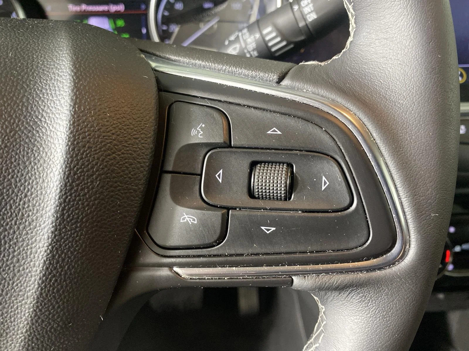 Used 2023 Summit White Buick Select image 15