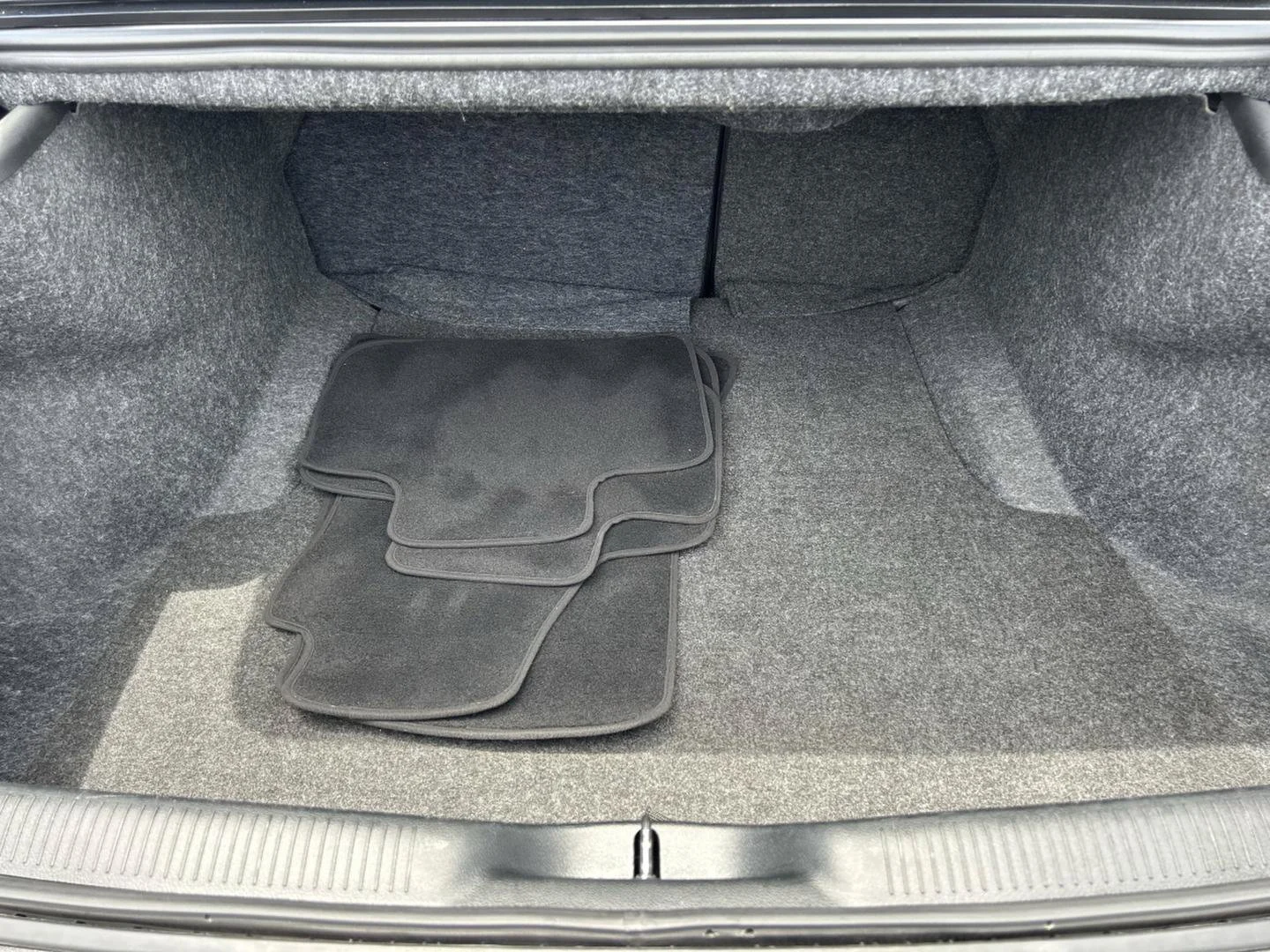 Used 2023 Granite Pearlcoat Dodge R/T image 13