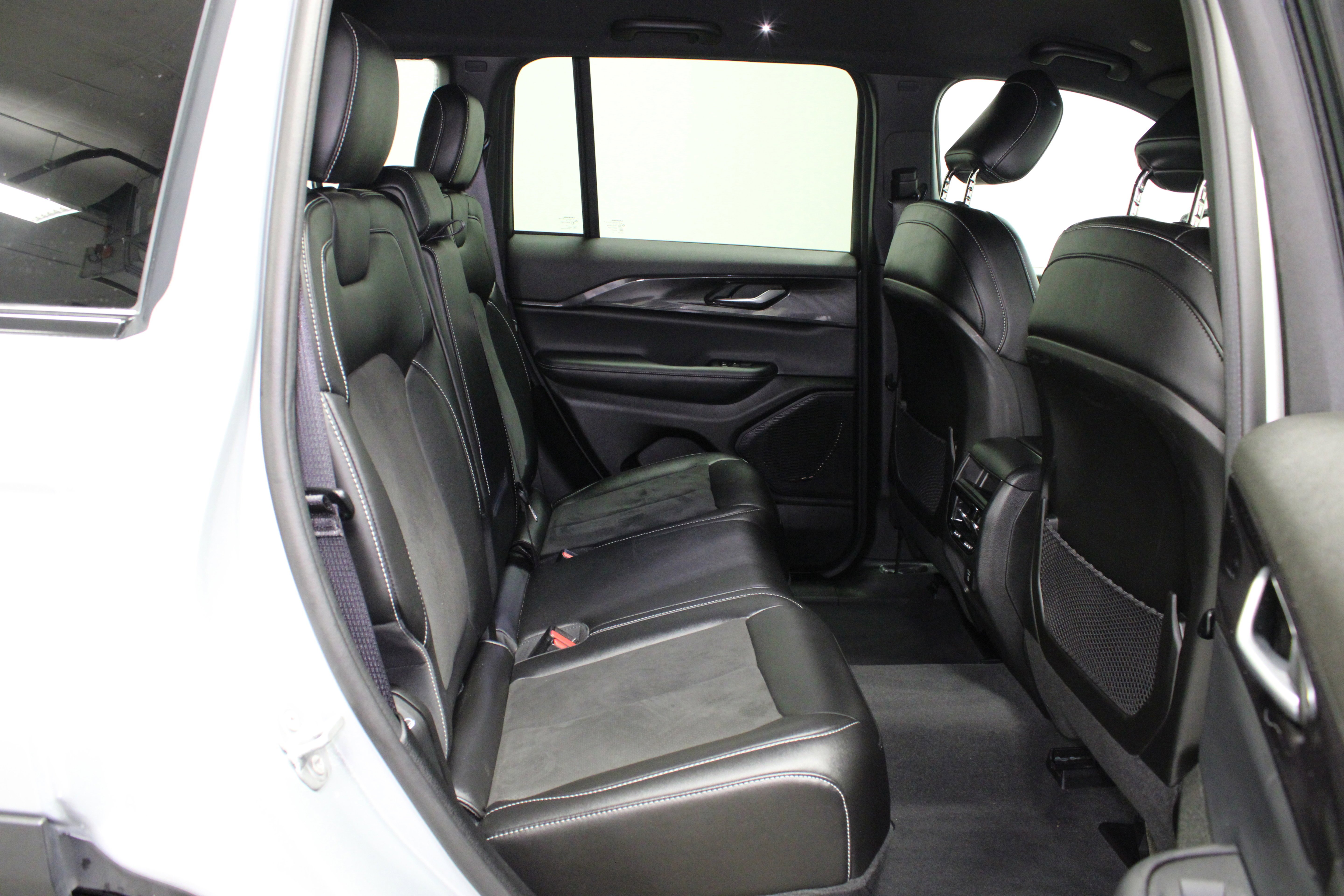 Used 2023 Silver Zynith Jeep Altitude X image 15