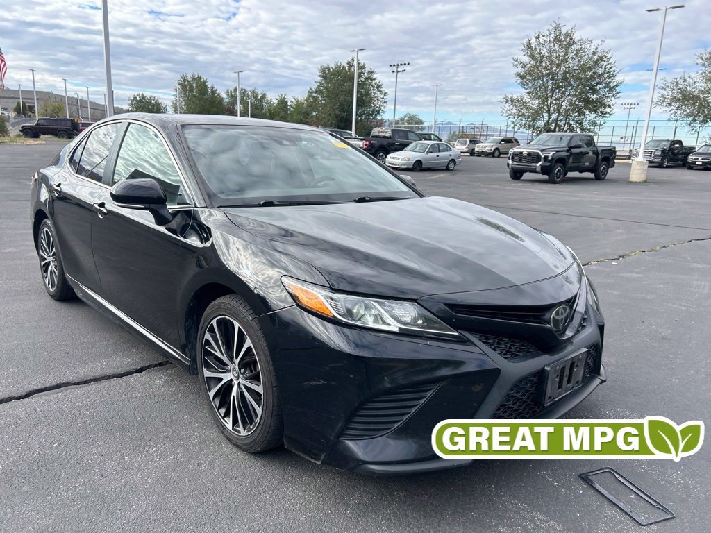 Used 2018 Midnight Black Metallic Toyota SE image 1