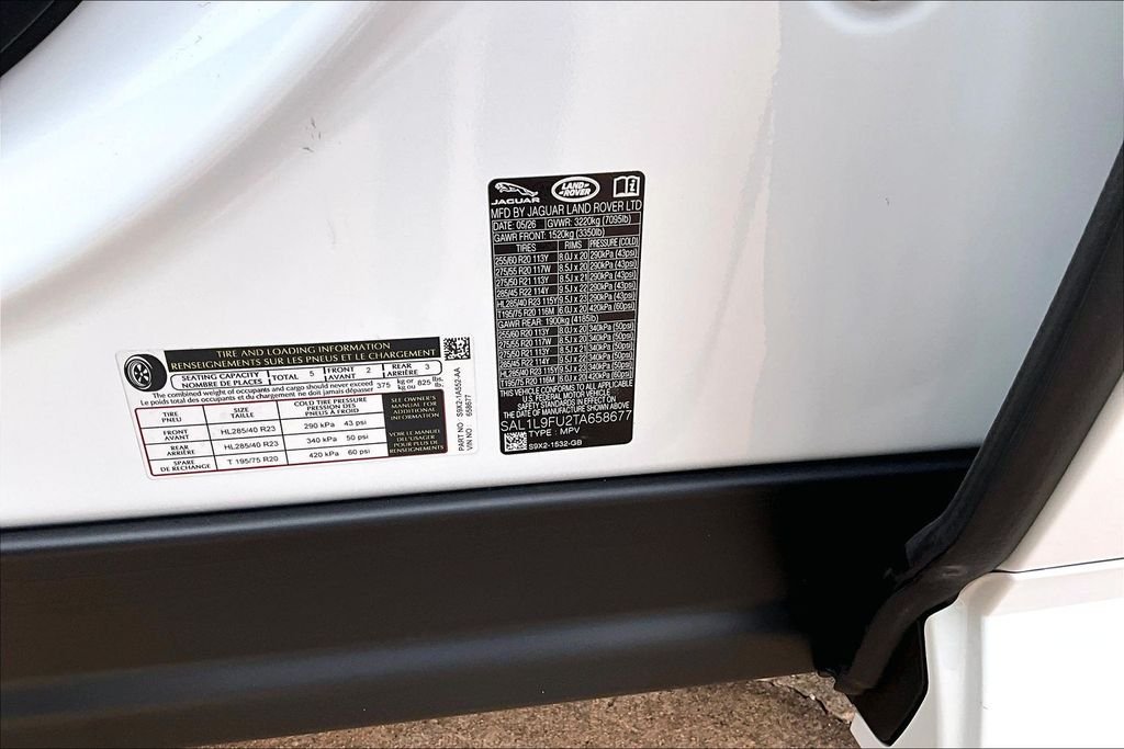 New 2026 Fuji White Land Rover Dynamic SE image 13