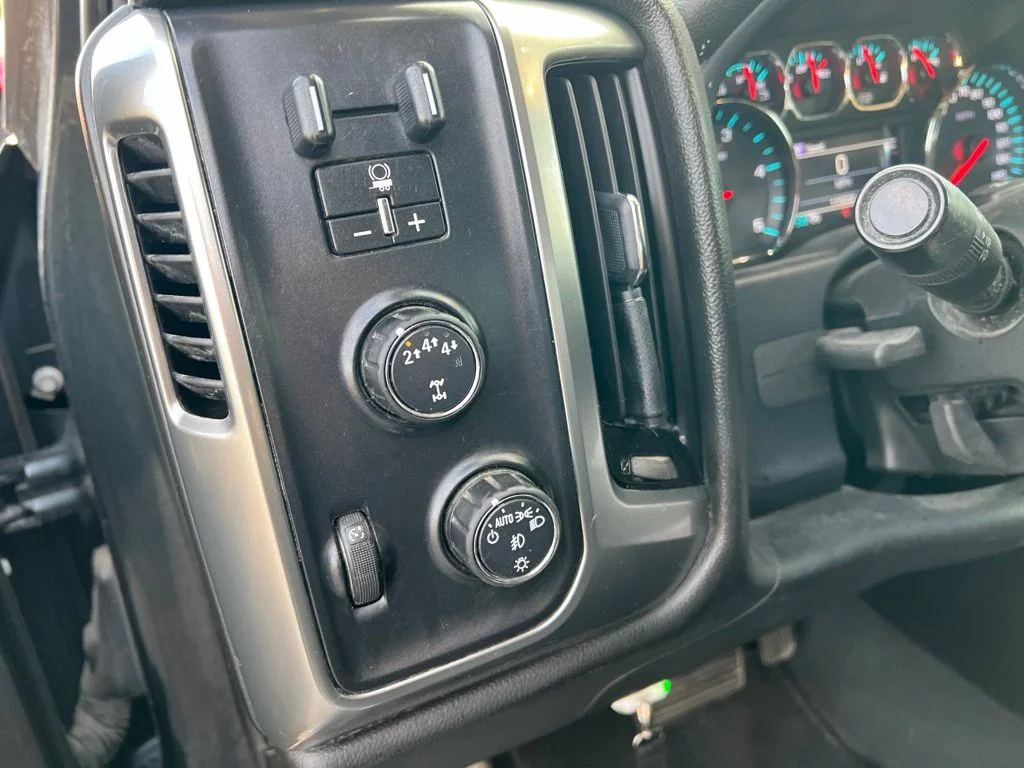Used 2019 Gray Chevrolet LT image 9