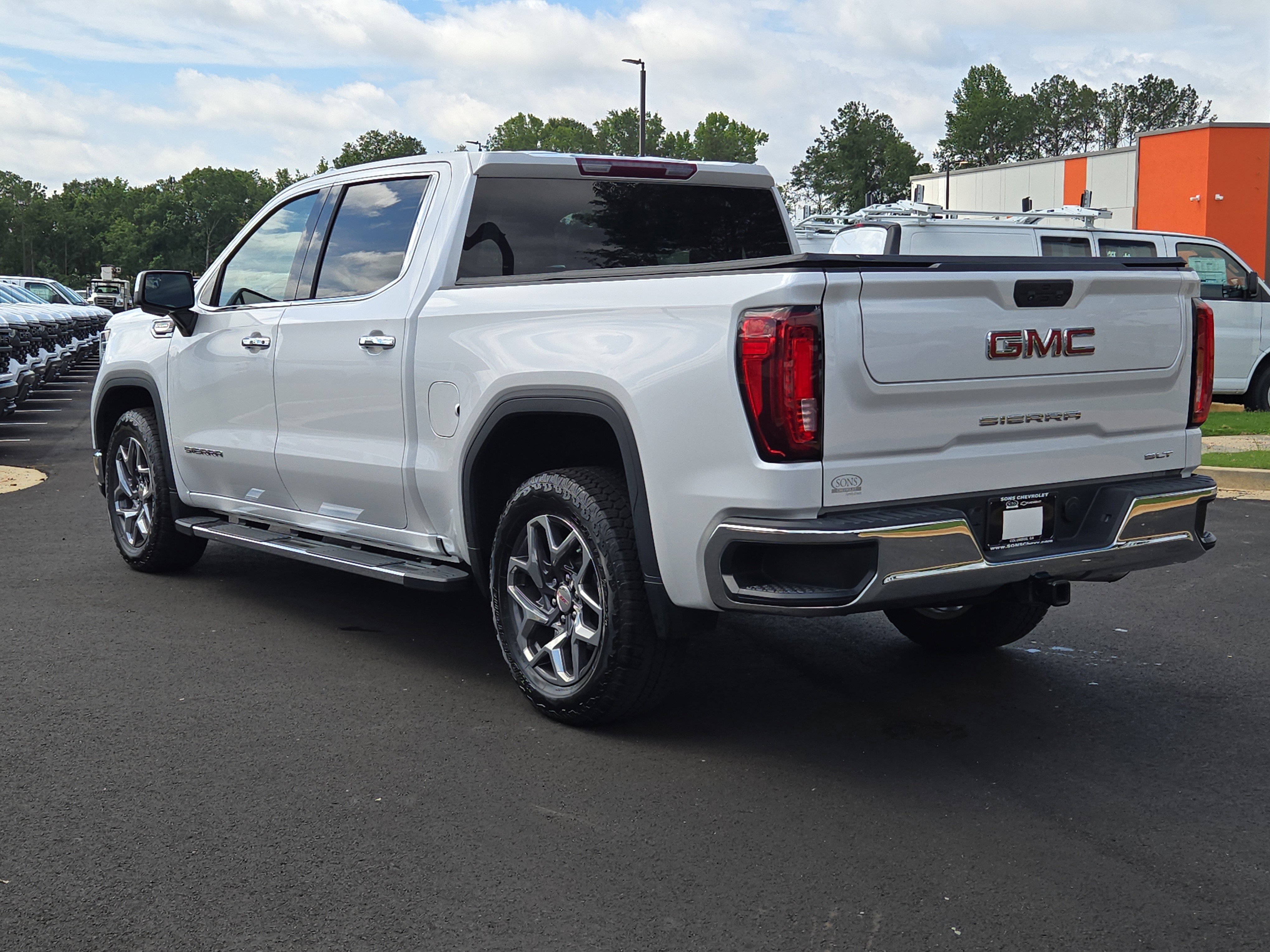Used 2023 White Frost Tricoat GMC SLT image 12