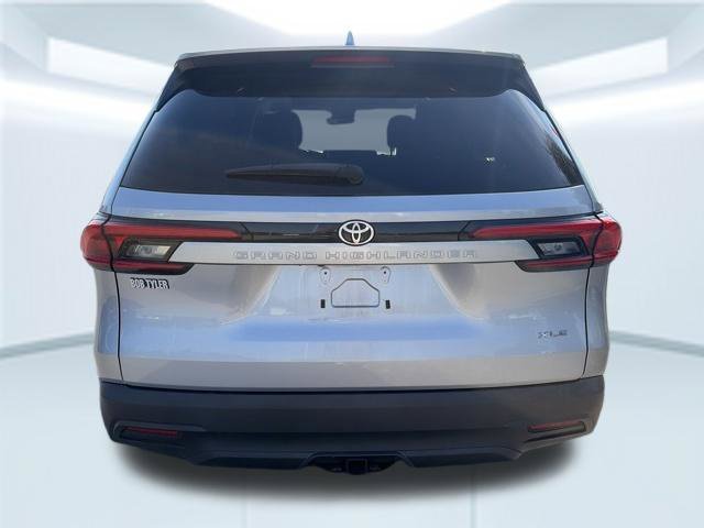 Used 2024 Silver Toyota XLE image 7