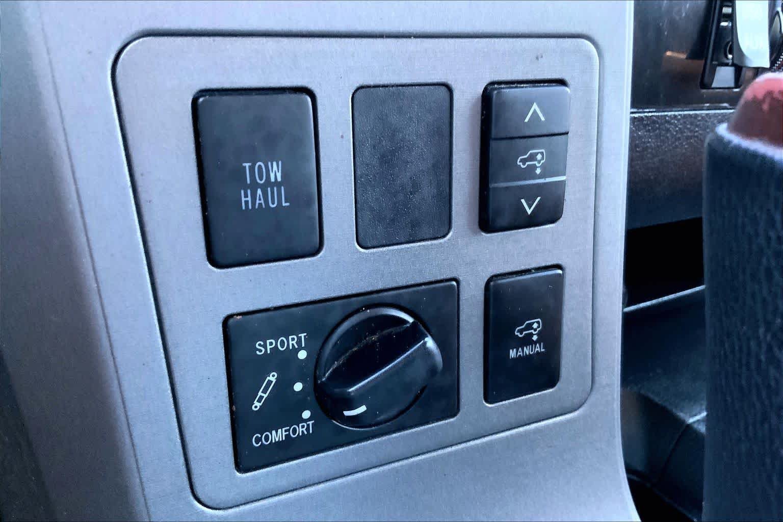 Used 2017 Blizzard Pearl Toyota Platinum image 34