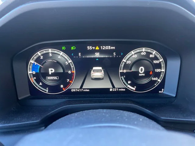 Used 2022  Mitsubishi SEL image 12