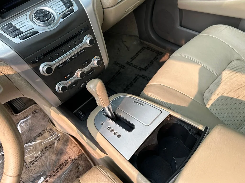 Used 2011 Red Nissan SL image 21
