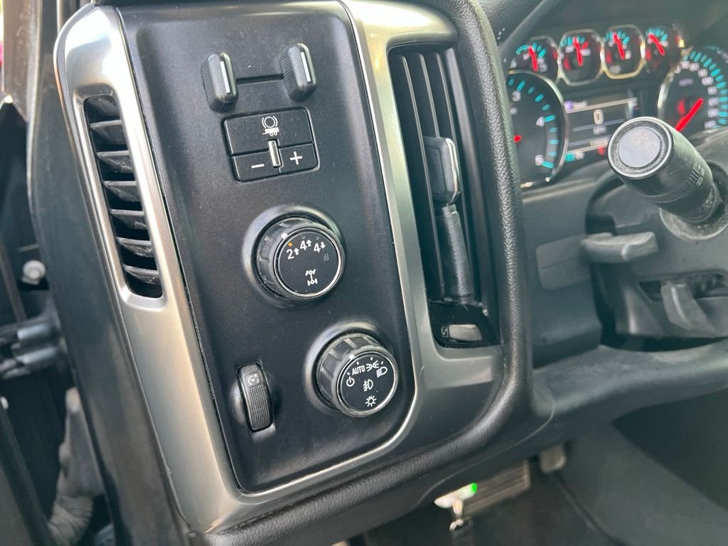 Used 2019 Gray Chevrolet LT image 9