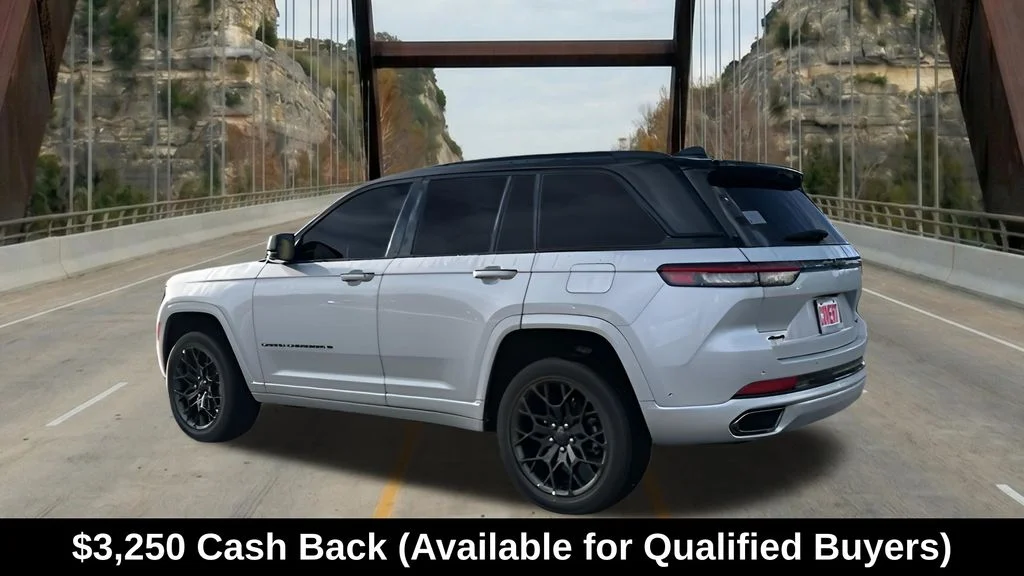 New 2025 Silver Zynith Exterior Paint Jeep Summit Reserve image 7