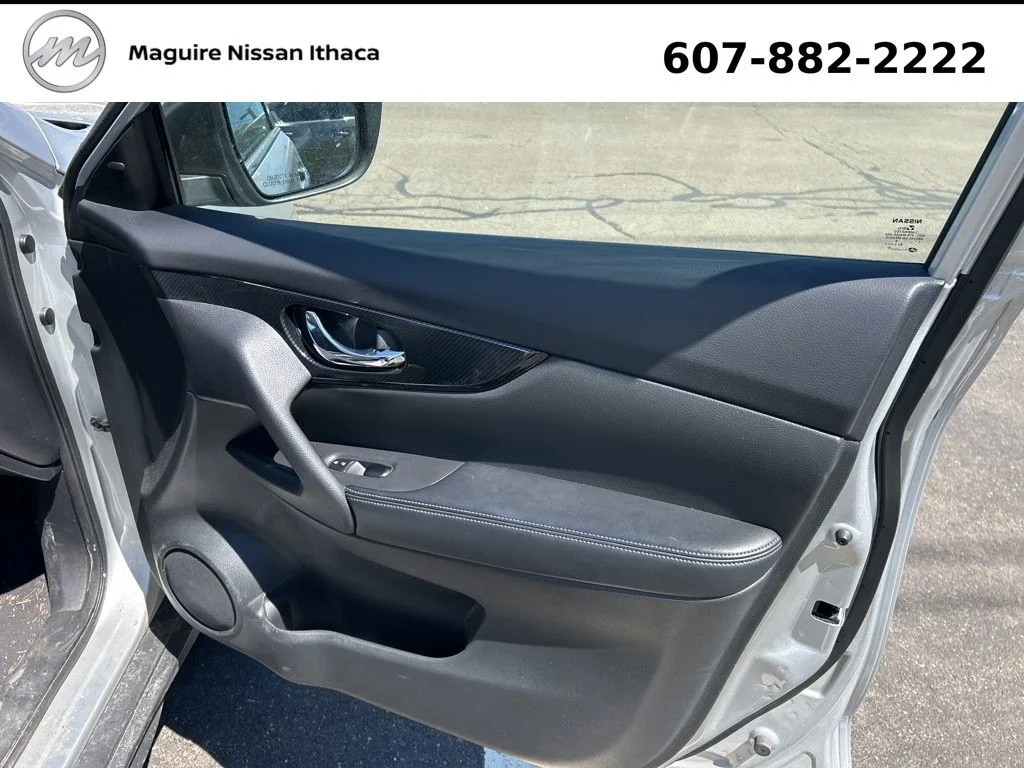 Used 2019 Silver Nissan SL image 11