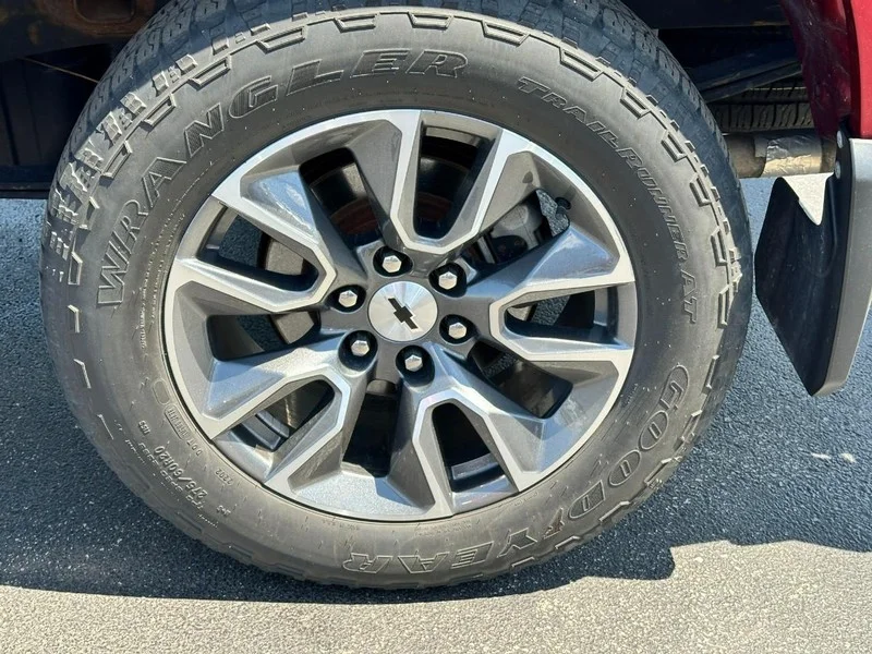 Used 2019 CAJUN RED TINTCOAT Chevrolet RST image 8
