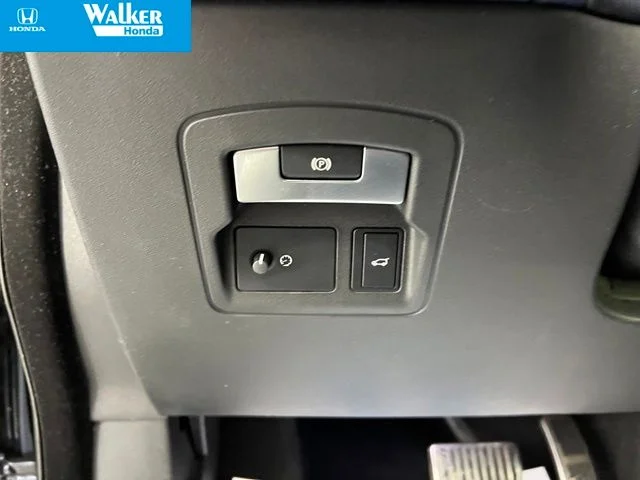 Used 2019 Black Land Rover SE R-Dynamic image 20