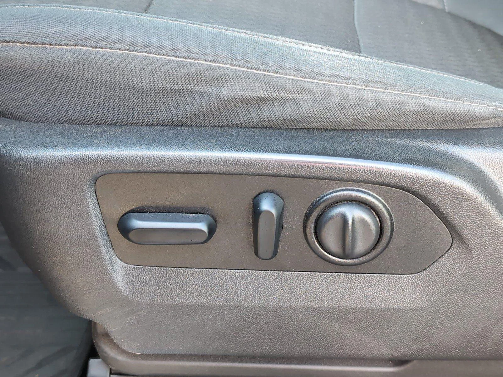Used 2021 SUMMIT WHITE Chevrolet LT Trail Boss image 16