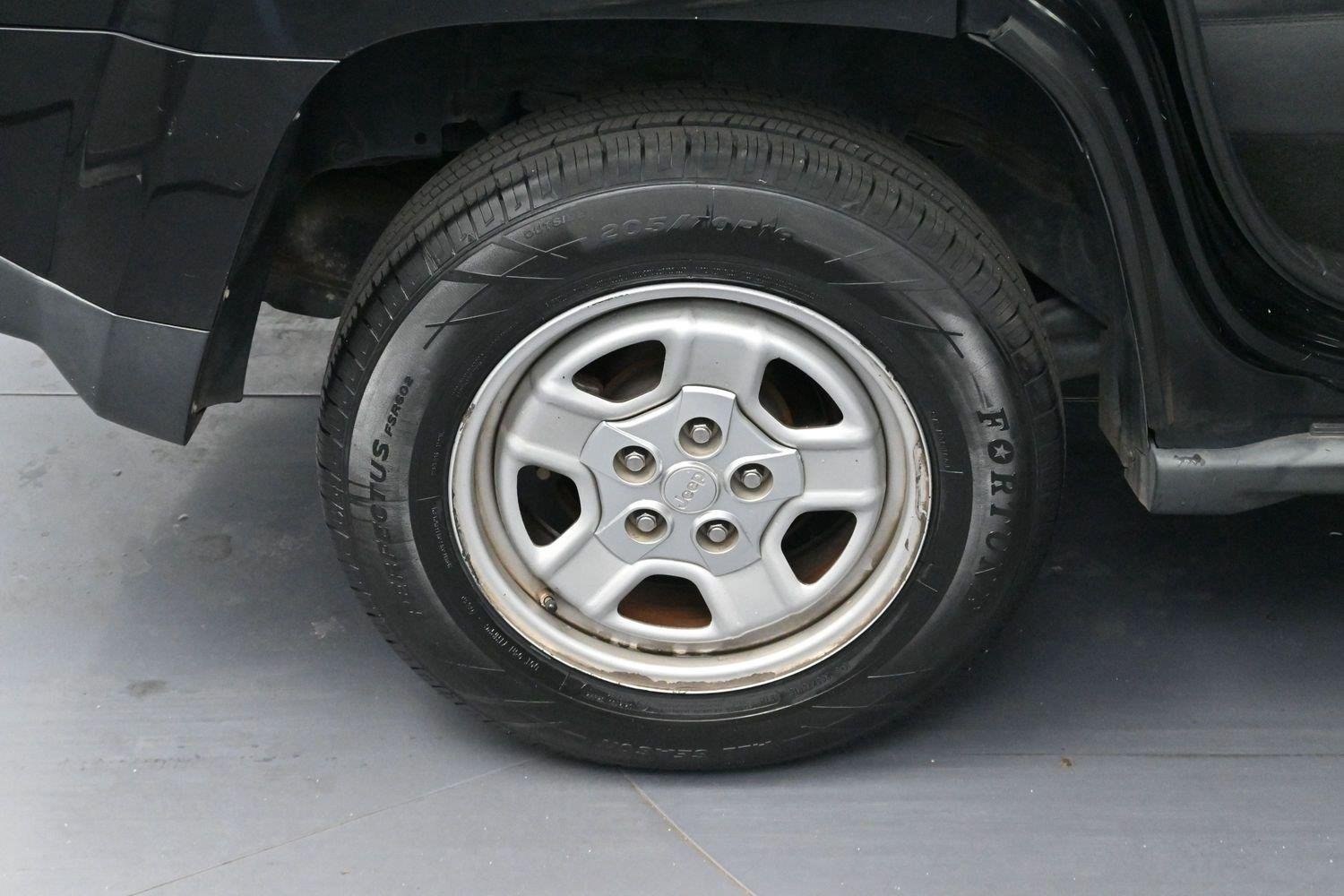 Used 2011 Brilliant Black Crystal Pearl Jeep Sport image 27