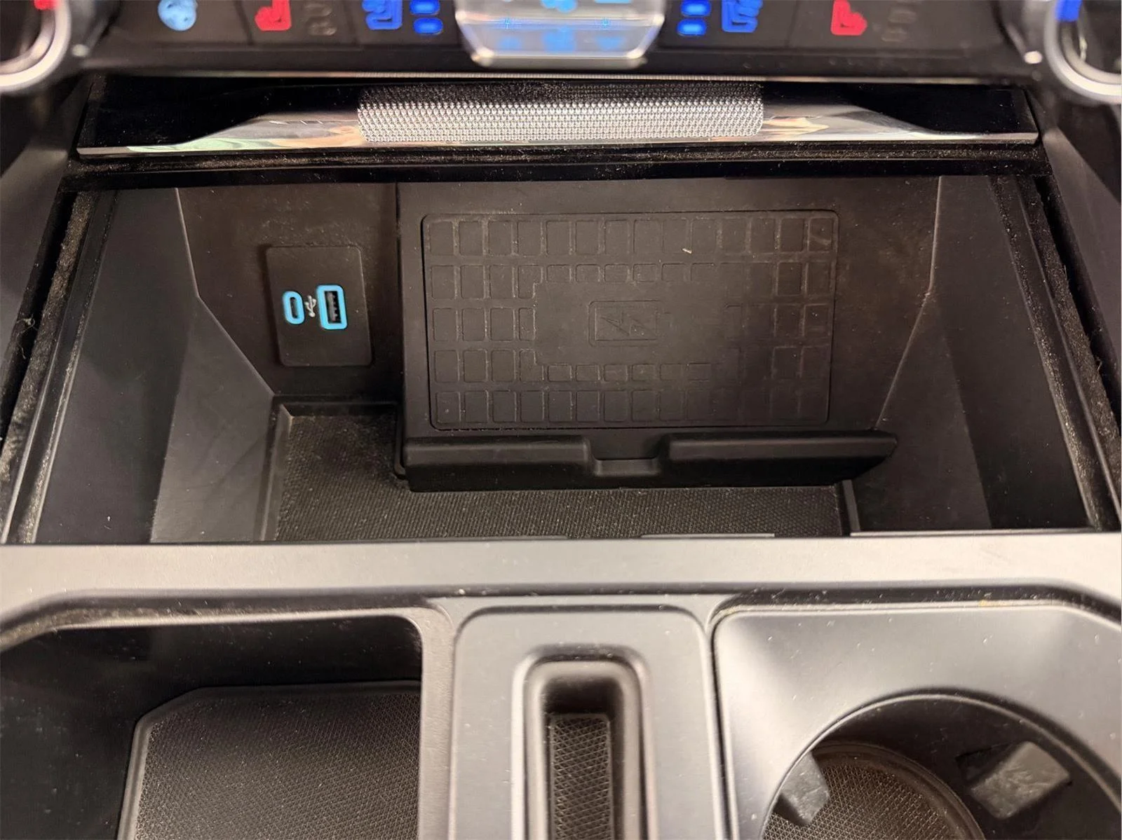 Used 2022 Space White Ford LARIAT image 35
