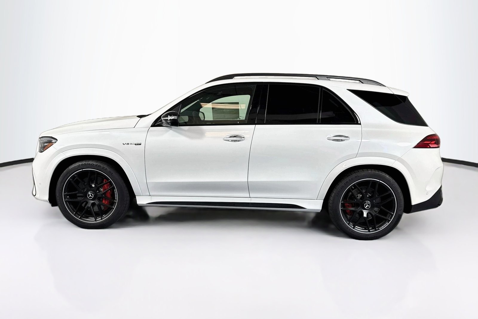New 2026 MANUFAKTUR Moonlight White Metallic Mercedes-Benz AMG® GLE 63 S image 8