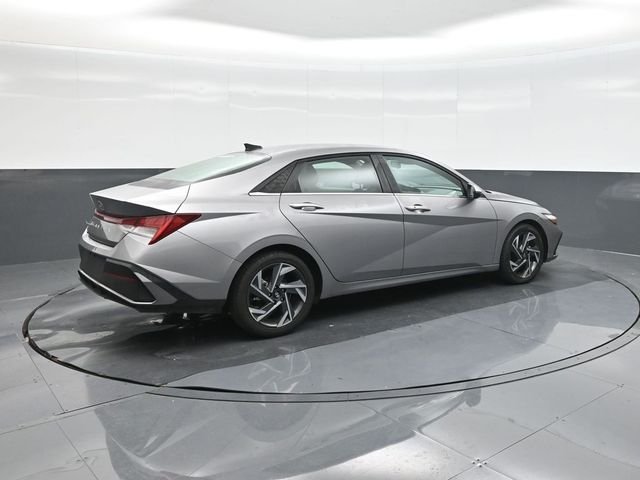 Used 2025 Silver Hyundai SEL Convenience image 15