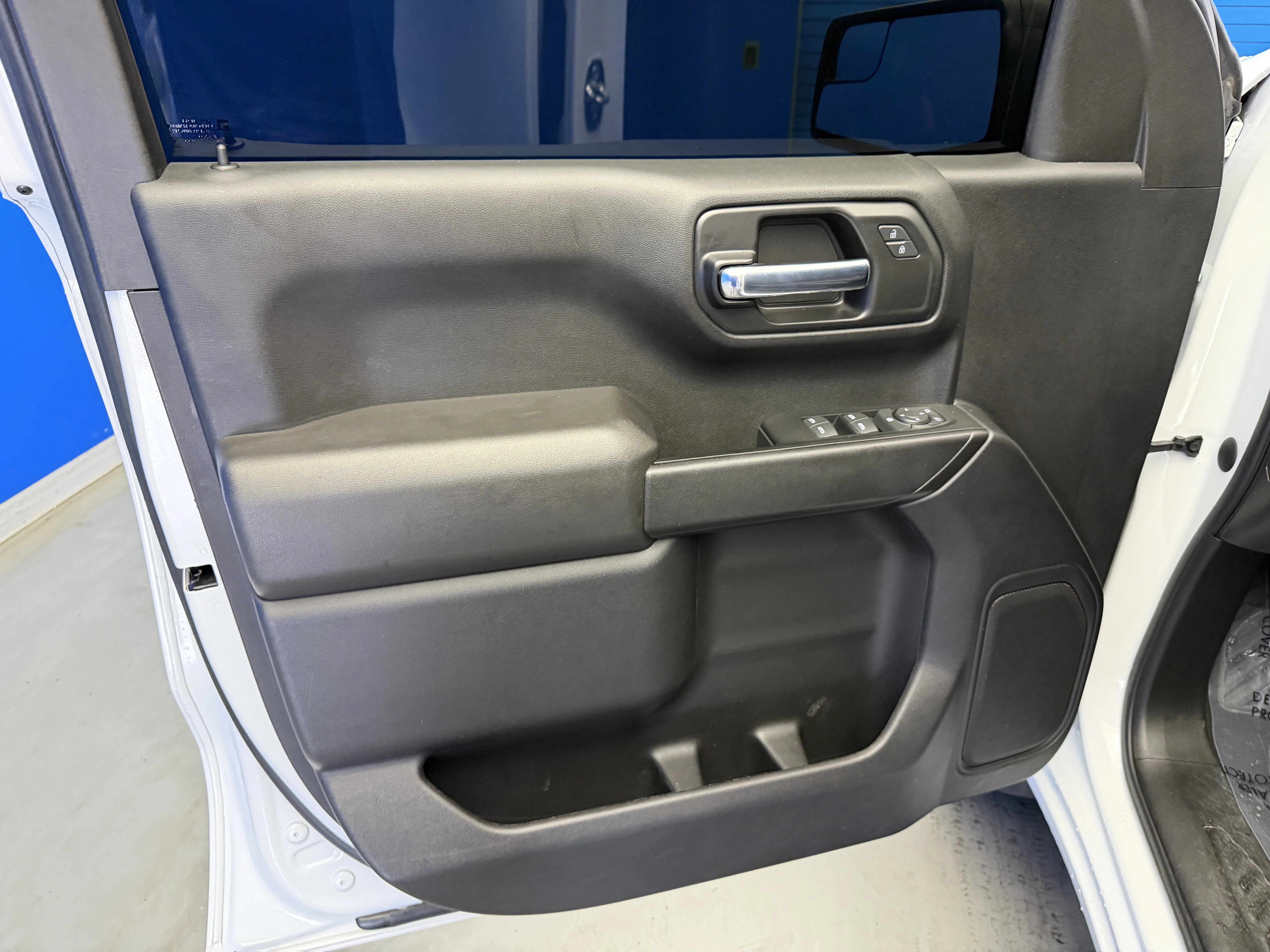 Used 2022 Summit White Chevrolet Custom image 9